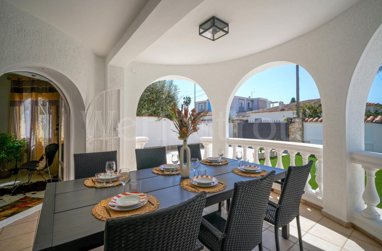 Villa Et Studio Avec Piscine - Wehostyou Empuriabrava Esterno foto